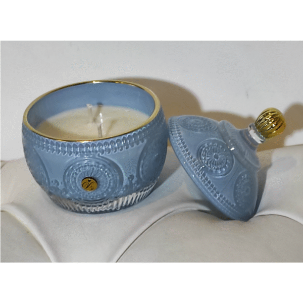 VELA DECORATIVA CON TAPA CELESTE - Imagen 2
